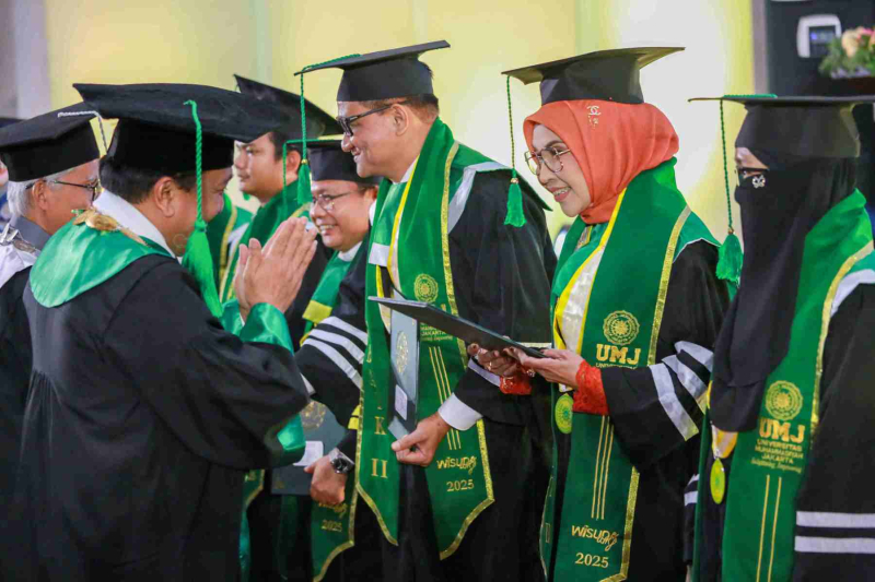 Wisuda-Mei-2025-Sesi-2_UMJ_6390