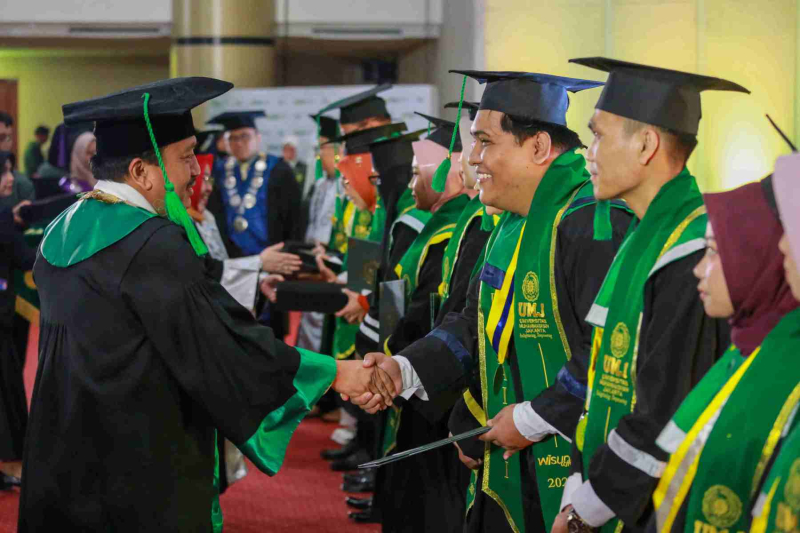 Wisuda-Mei-2025-Sesi-2_UMJ_6396