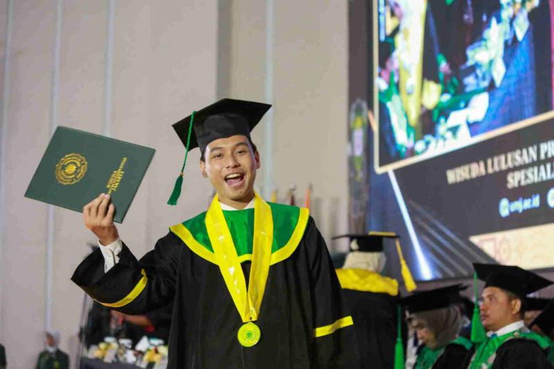 Wisuda-Mei-2025-Sesi-2_UMJ_6532