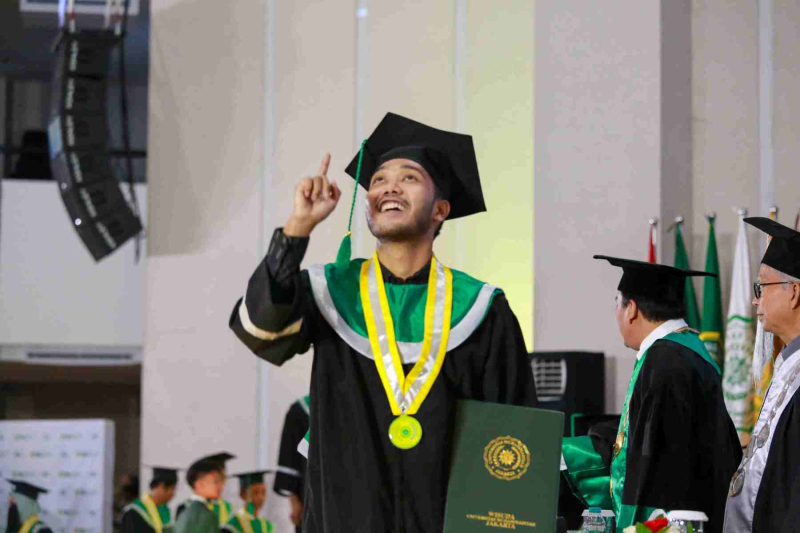Wisuda-Mei-2025-Sesi-2_UMJ_6660