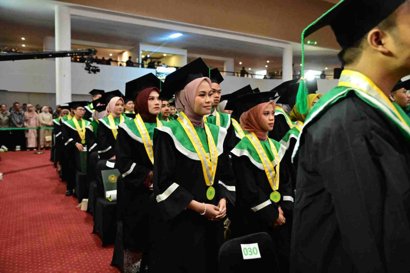 Wisuda-Mei-2025-Sesi-2_YAN_4539
