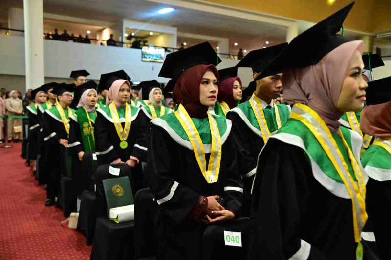 Wisuda-Mei-2025-Sesi-2_YAN_4540