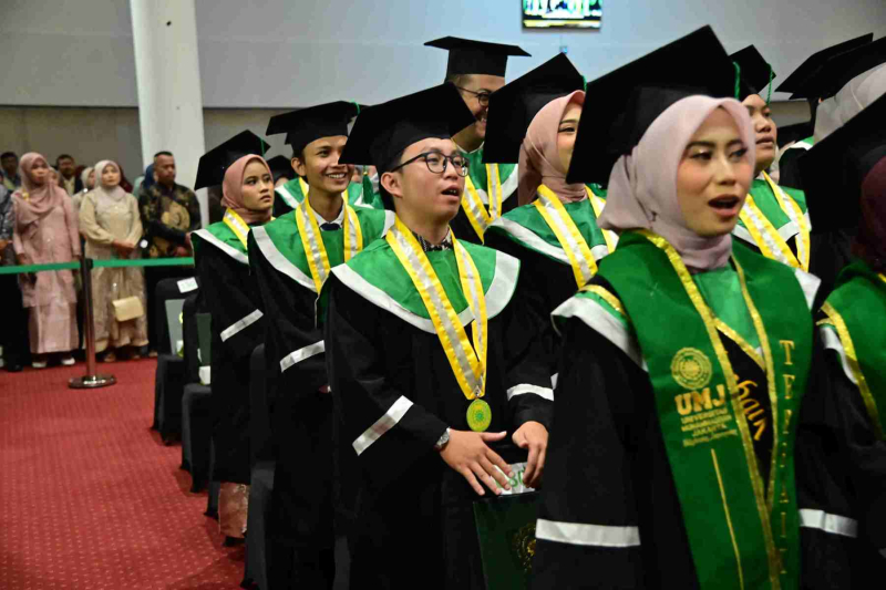Wisuda-Mei-2025-Sesi-2_YAN_4543