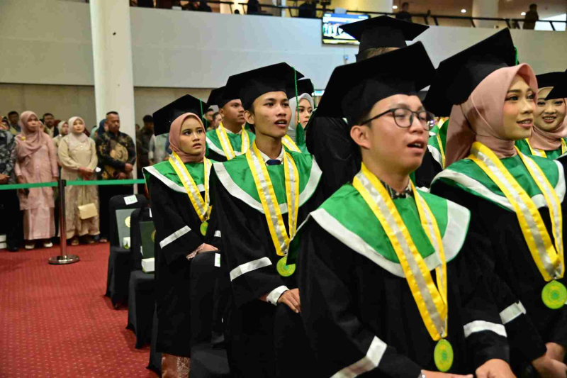 Wisuda-Mei-2025-Sesi-2_YAN_4544