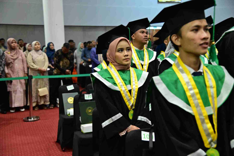 Wisuda-Mei-2025-Sesi-2_YAN_4545