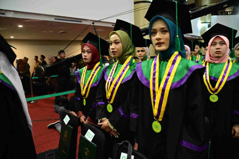 Wisuda-Mei-2025-Sesi-2_YAN_4551
