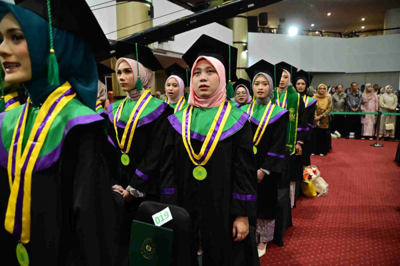 Wisuda-Mei-2025-Sesi-2_YAN_4552