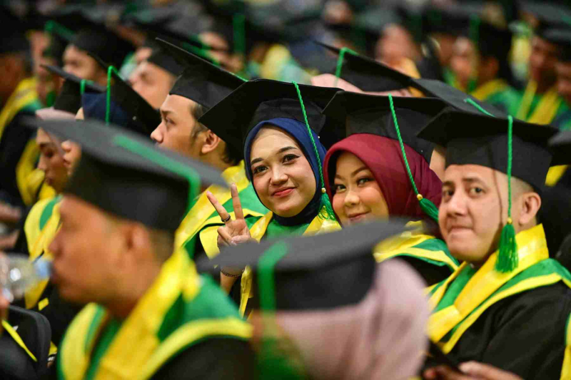Wisuda-Mei-2025-Sesi-2_YAN_4652