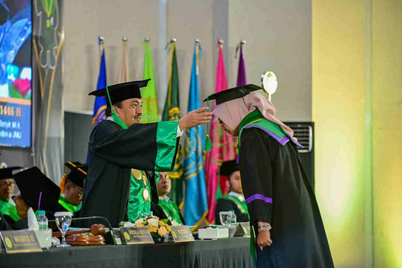 Wisuda-Mei-2025-Sesi-2_YAN_4676