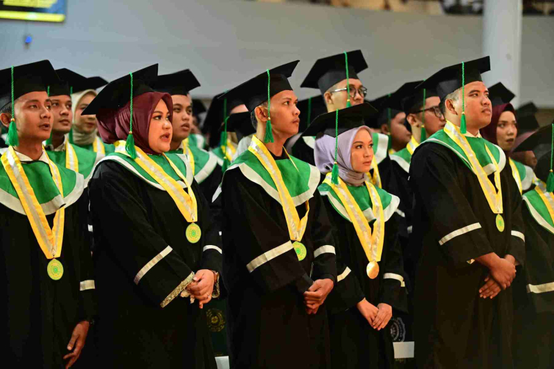 Wisuda-Mei-2025-Sesi-2_YAN_4771