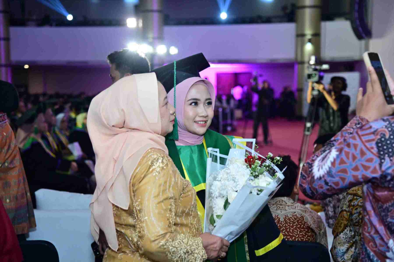 Wisuda-Mei-2025-Sesi-2_YAN_4806