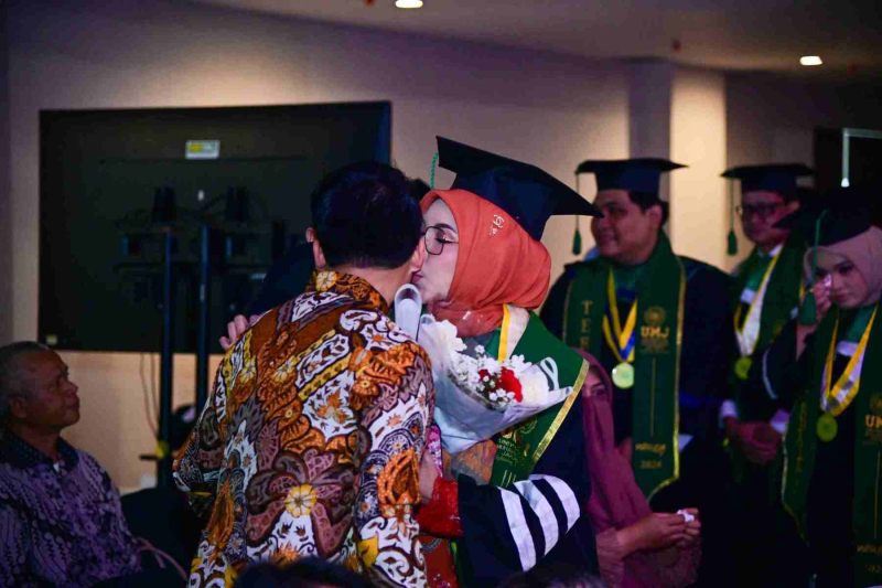 Wisuda-Mei-2025-Sesi-2_YAN_4809