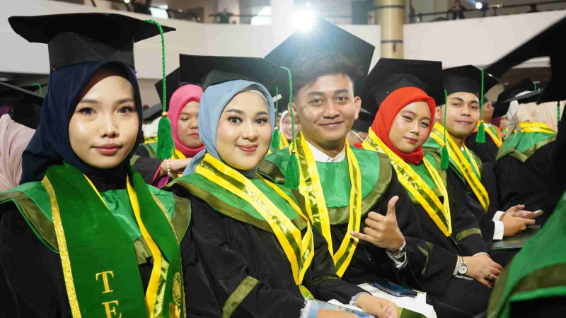 Wisuda-Mei-2025-Sesi-3_DSC06315