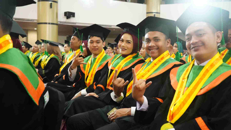 Wisuda-Mei-2025-Sesi-3_DSC06331