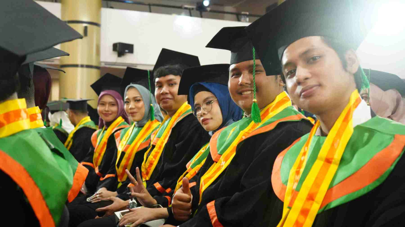 Wisuda-Mei-2025-Sesi-3_DSC06333