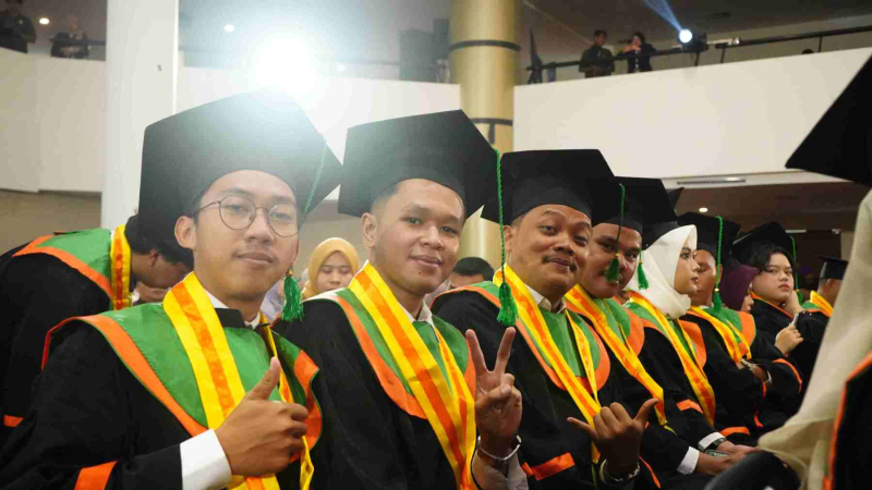 Wisuda-Mei-2025-Sesi-3_DSC06338