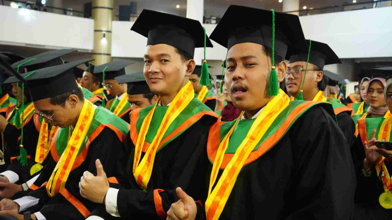 Wisuda-Mei-2025-Sesi-3_DSC06342
