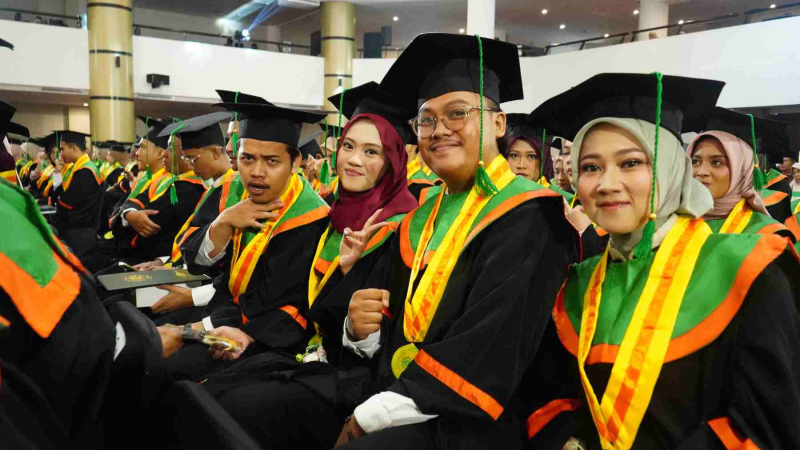Wisuda-Mei-2025-Sesi-3_DSC06344