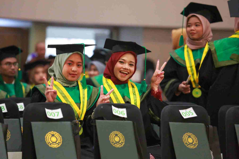 Wisuda-Mei-2025-Sesi-3_UMJ_6907