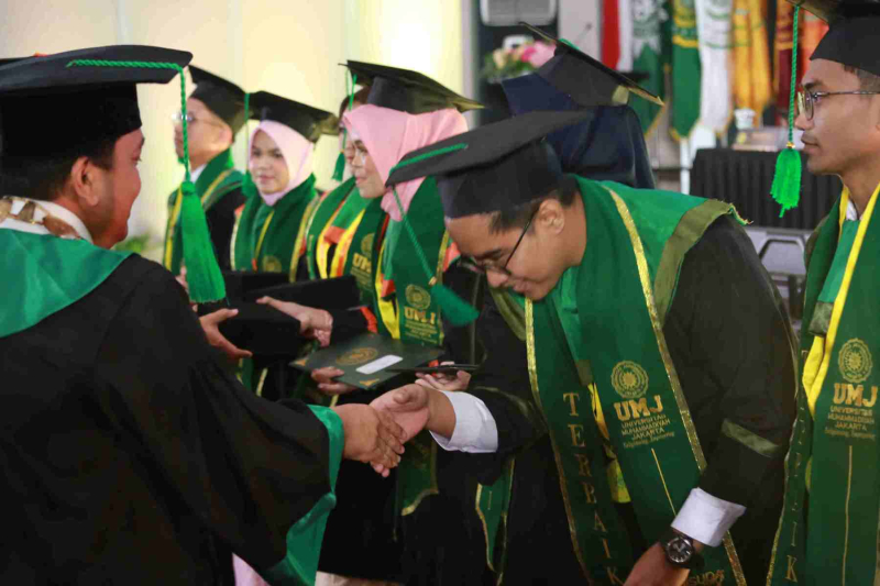 Wisuda-Mei-2025-Sesi-3_UMJ_7060