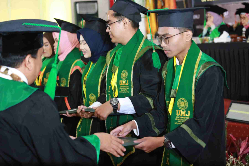 Wisuda-Mei-2025-Sesi-3_UMJ_7061