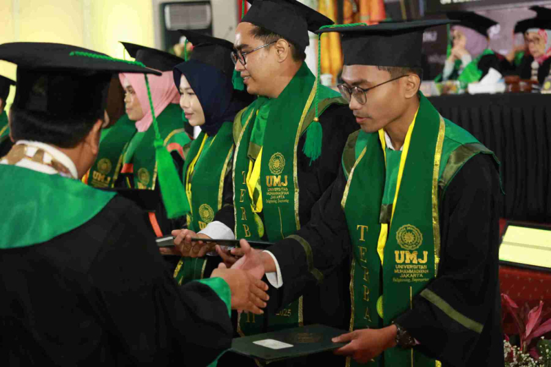 Wisuda-Mei-2025-Sesi-3_UMJ_7062