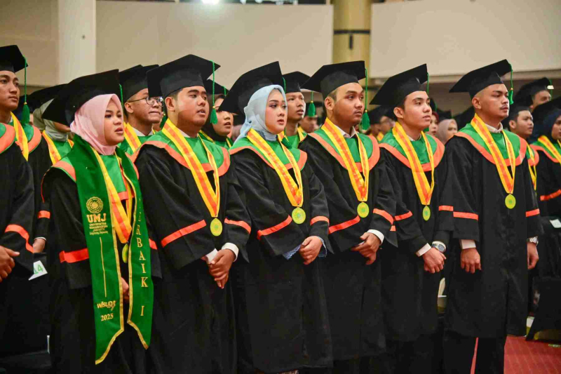 Wisuda-Mei-2025-Sesi-3_YAN_5052