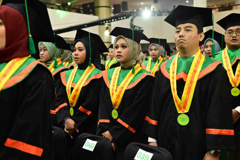 Wisuda-Mei-2025-Sesi-3_YAN_5055