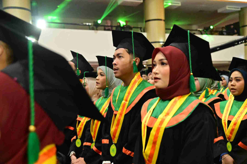 Wisuda-Mei-2025-Sesi-3_YAN_5056