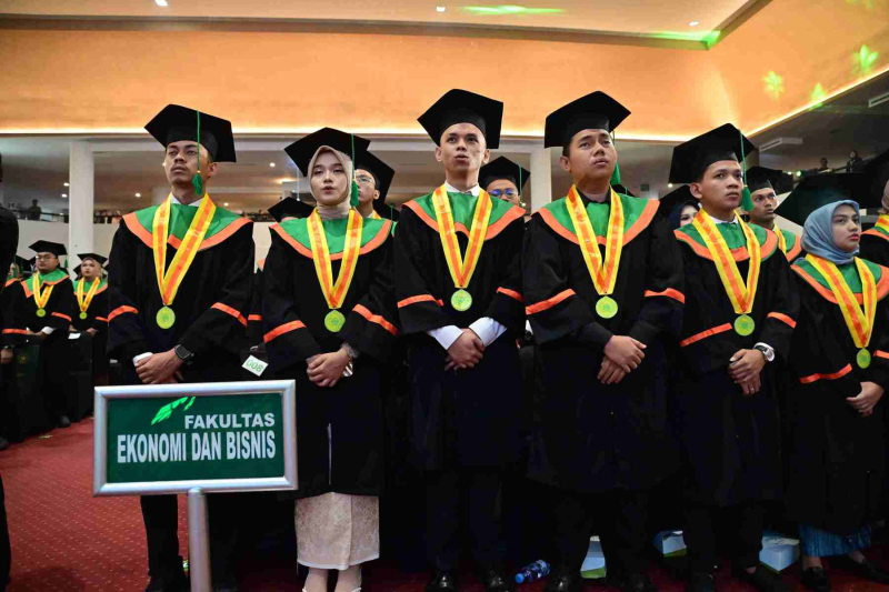 Wisuda-Mei-2025-Sesi-3_YAN_5058