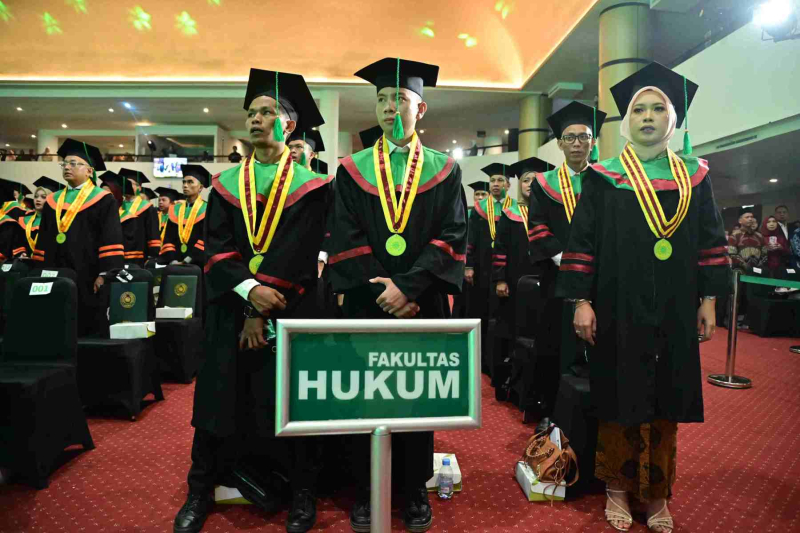 Wisuda-Mei-2025-Sesi-3_YAN_5061