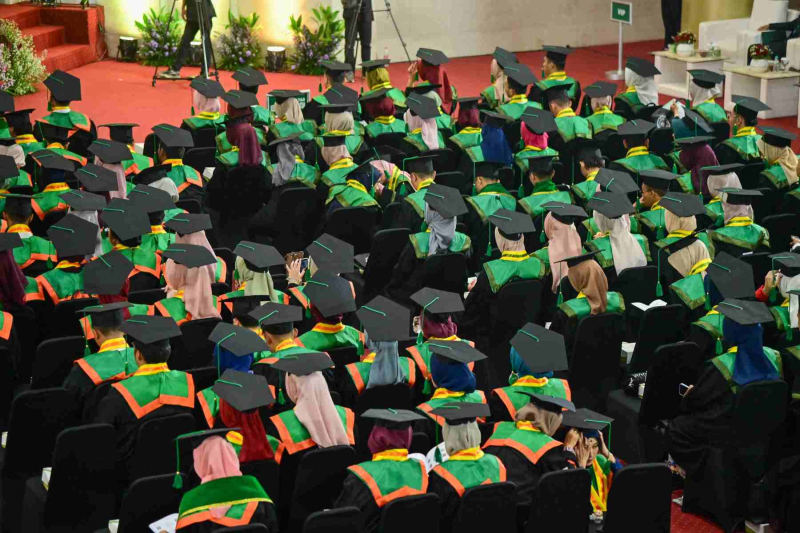 Wisuda-Mei-2025-Sesi-3_YAN_5080