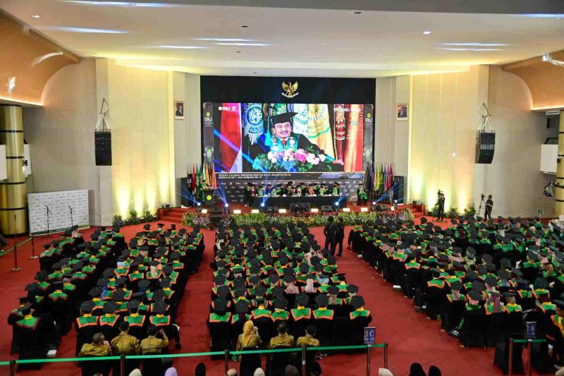 Wisuda-Mei-2025-Sesi-3_YAN_5081