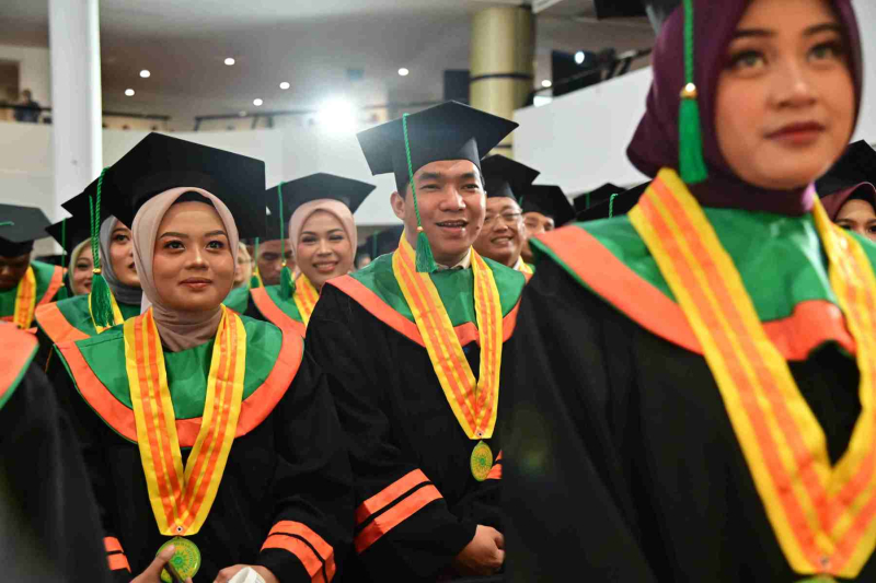Wisuda-Mei-2025-Sesi-3_YAN_5202