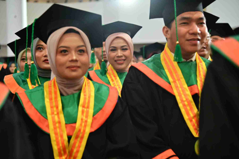Wisuda-Mei-2025-Sesi-3_YAN_5203
