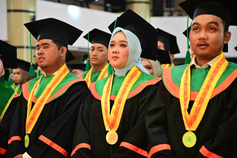 Wisuda-Mei-2025-Sesi-3_YAN_5205