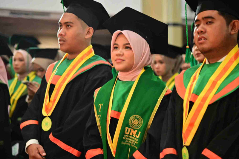 Wisuda-Mei-2025-Sesi-3_YAN_5206