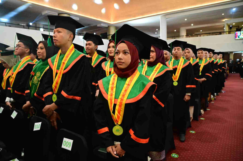 Wisuda-Mei-2025-Sesi-3_YAN_5208