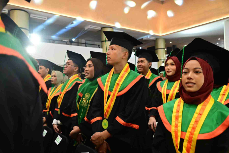 Wisuda-Mei-2025-Sesi-3_YAN_5209