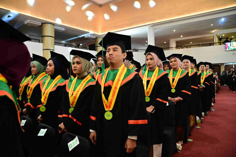 Wisuda-Mei-2025-Sesi-3_YAN_5211