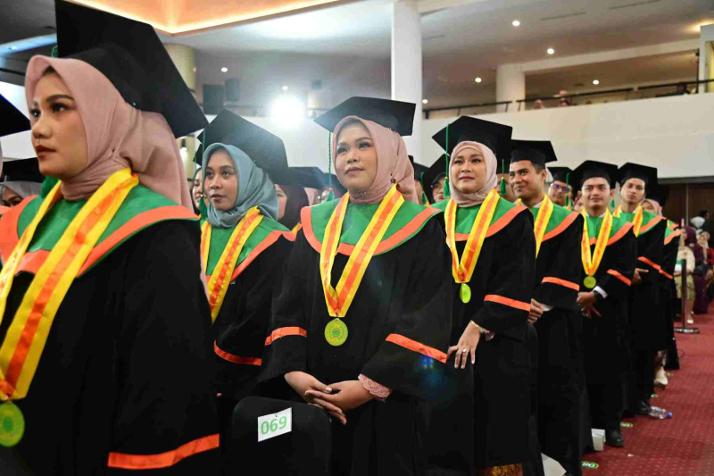 Wisuda-Mei-2025-Sesi-3_YAN_5213
