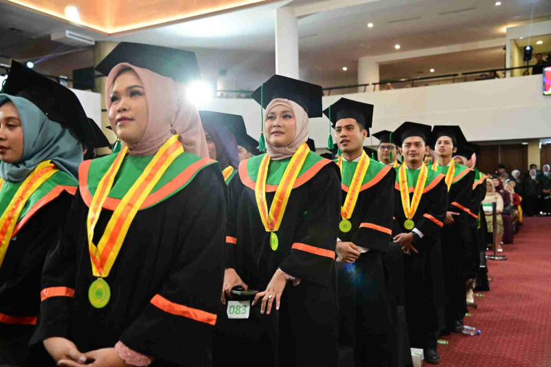 Wisuda-Mei-2025-Sesi-3_YAN_5214