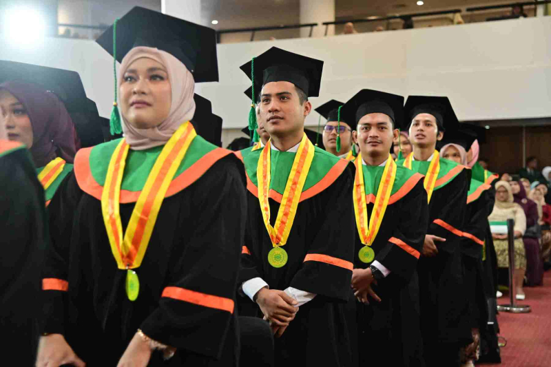 Wisuda-Mei-2025-Sesi-3_YAN_5215