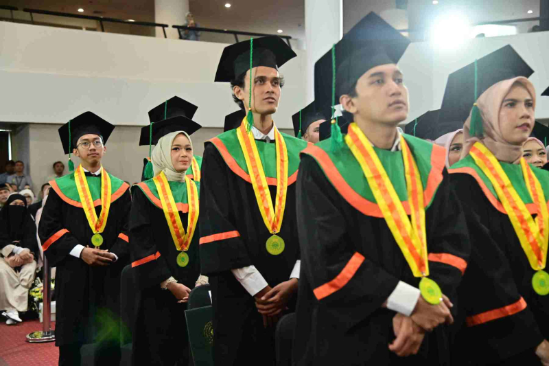 Wisuda-Mei-2025-Sesi-3_YAN_5216