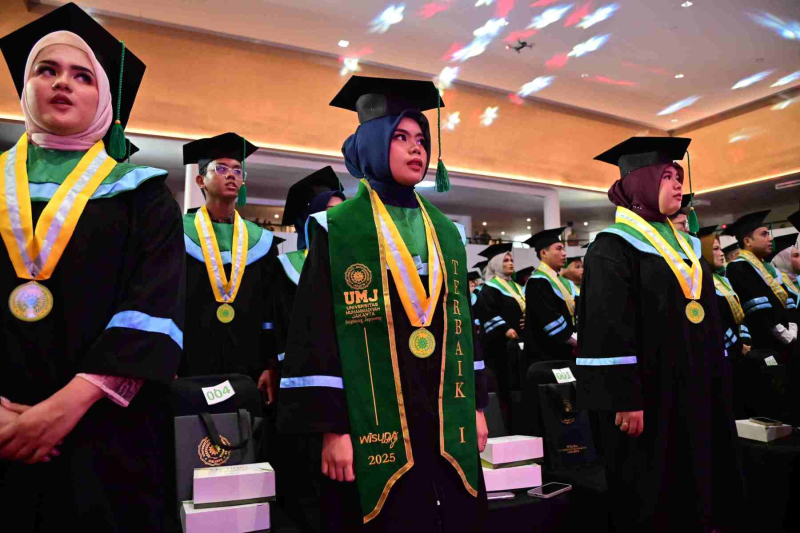 Wisuda-Mei-2025-Sesi-1_YAN_4074