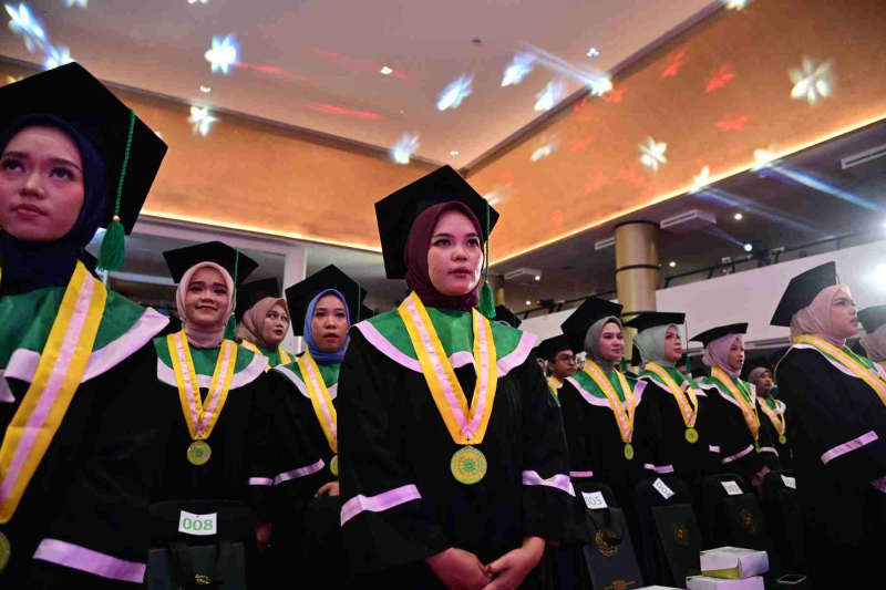 Wisuda-Mei-2025-Sesi-1_YAN_4081
