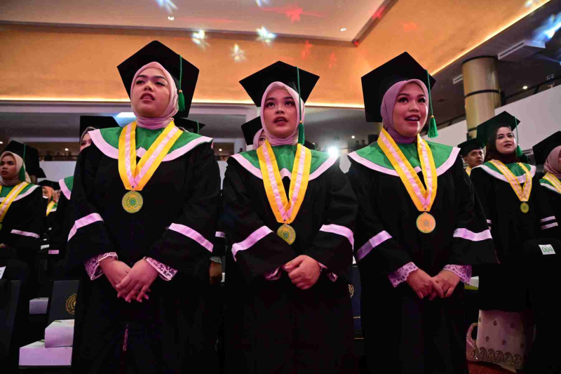 Wisuda-Mei-2025-Sesi-1_YAN_4084