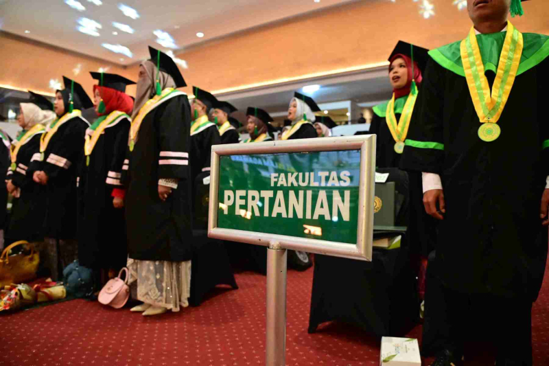 Wisuda-Mei-2025-Sesi-1_YAN_4095
