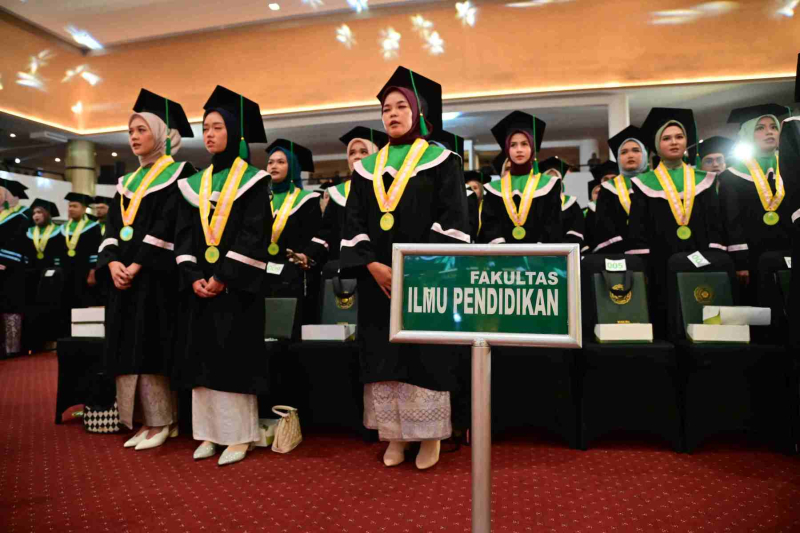 Wisuda-Mei-2025-Sesi-1_YAN_4096