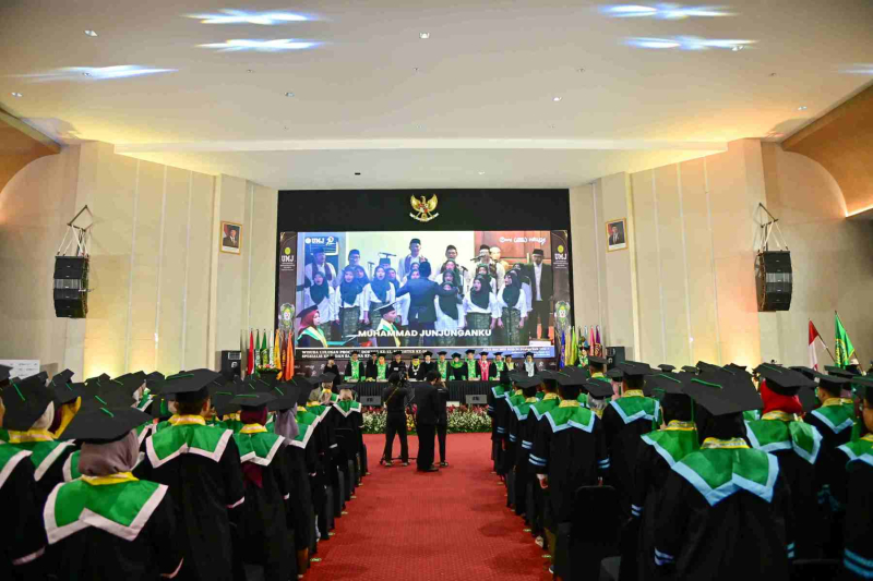 Wisuda-Mei-2025-Sesi-1_YAN_4101